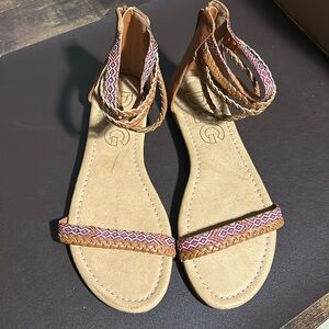 DLG Boathouse Brand Aztec NWT sandals